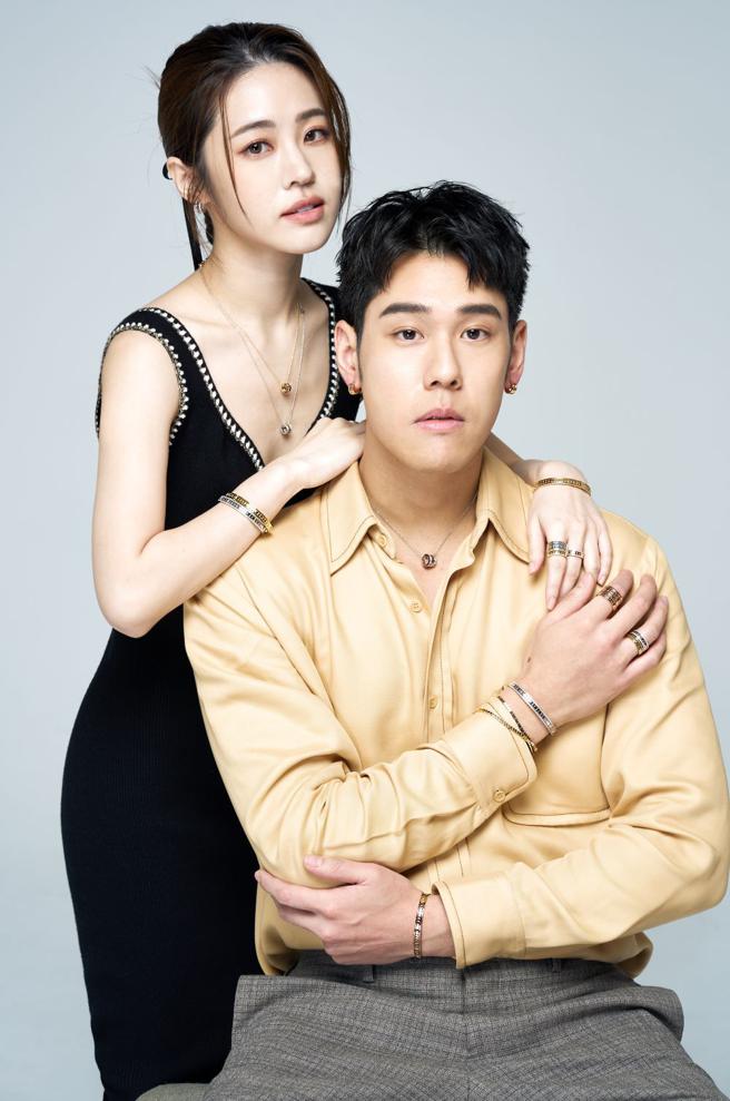 周予天与张语哝拍摄DAMIANI珠宝专题，认为恒久远的珠宝是很棒的礼物，藉此传递爱意，或是表达感谢，往往更有意义。（JOJ PHOTO摄，图片企画／中时时尚，服装提供／maje、SANDRO）