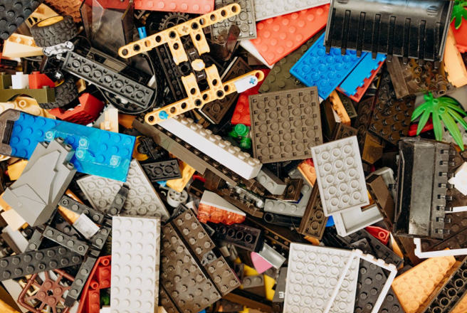 樂高追求環境永續曾面臨挫敗，但透明化行動與社會責任的決心，成為企業面臨永續經營的啟示。(圖片來源/pexels)