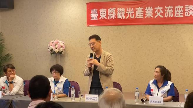 国民党副总统候选人赵少康今天与台东观光业者座谈。（蔡旻妤摄）