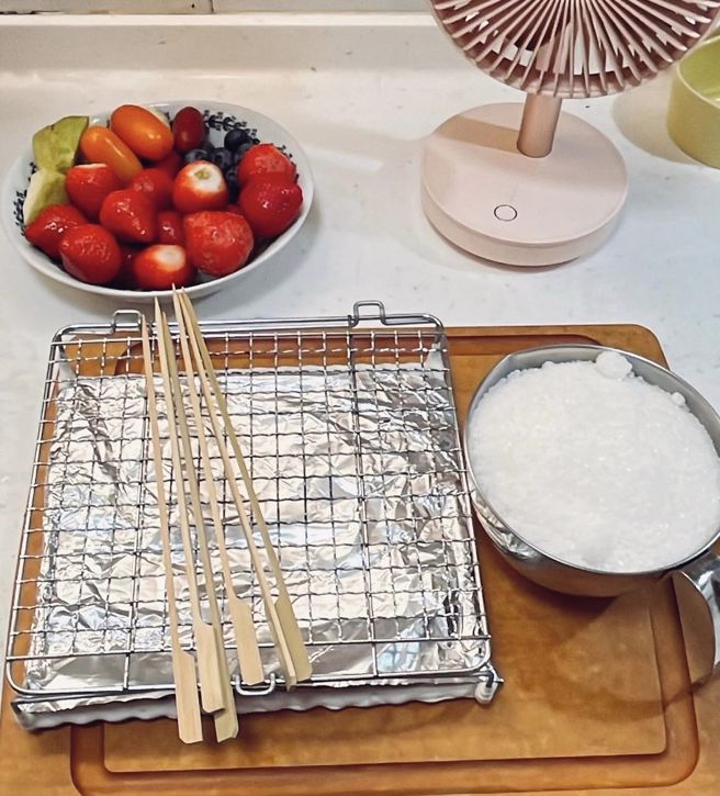 制作糖葫芦需要用到的材料。（网友授权提供）