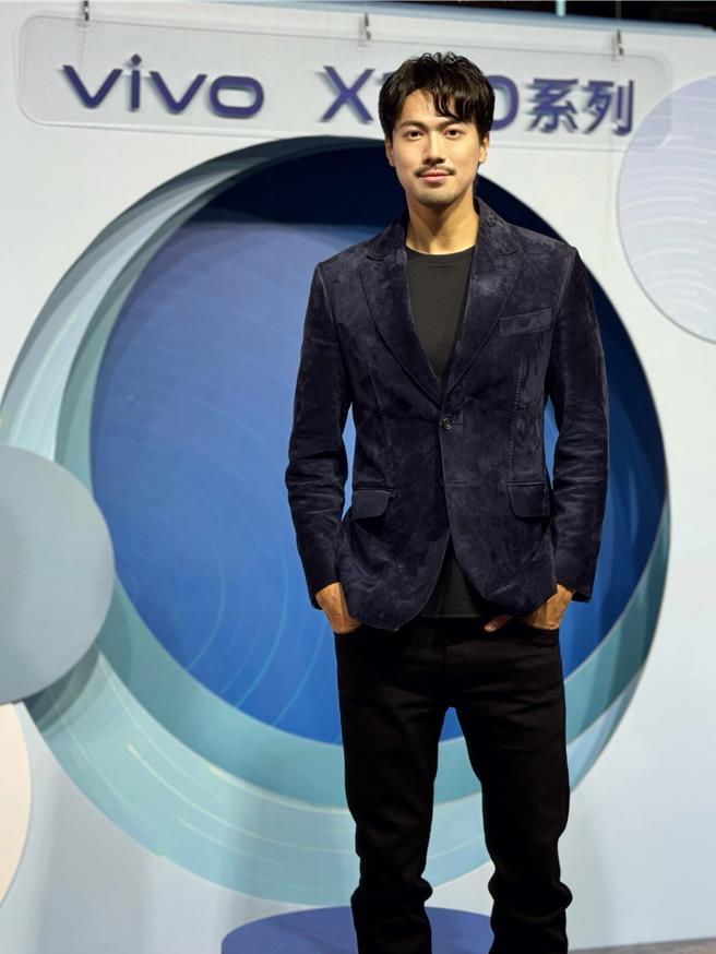 Jason在台出席記者會透露自己看台灣的愛情片長大，很想演出台灣的愛情題材。（天高娛樂提供）