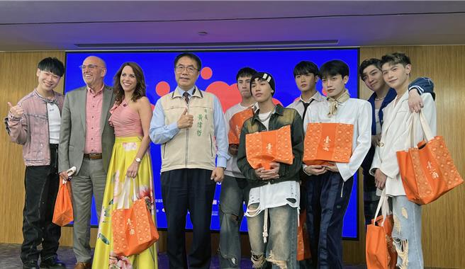 眾星雲集的「2024台南好Young」跨年演唱會，繼11日公布首波藝人卡司後，市長黃偉哲15日親自揭曉第二波藝人卡司。（洪榮志攝）