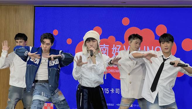 「2024台南好Young」跨年演唱會公布第二波藝人卡司，「2023 HITO流行音樂」首播點擊人氣獎的男團VERA出席獻唱，炒熱現場氣氛。（洪榮志攝）