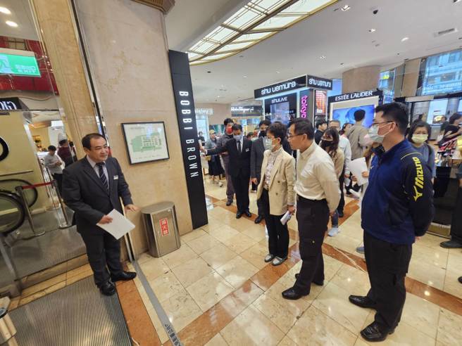 新光三越百货南西店为参与本次评选，首度导入消防ESG（永续报告书中强化消防及防灾内容）概念。（图／消防局提供）