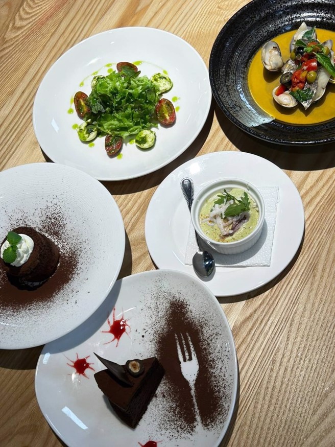 厨艺系将美学注入美食，精致的餐点与摆盘，为师生带来一场精彩的视觉飨宴。(照片/义守大学提供)