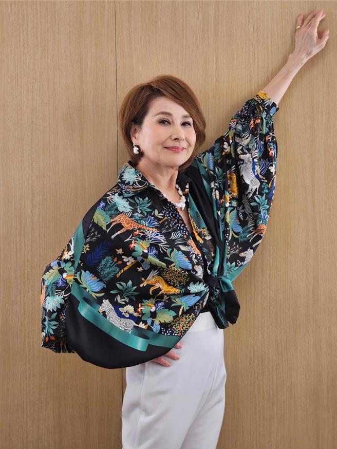 向娃7年沒演戲，客串《愛的榮耀》飾演珠寶設計師。（民視提供）