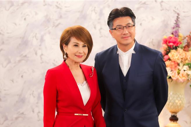 向娃客串《愛的榮耀》重逢吳皓昇。（民視提供）