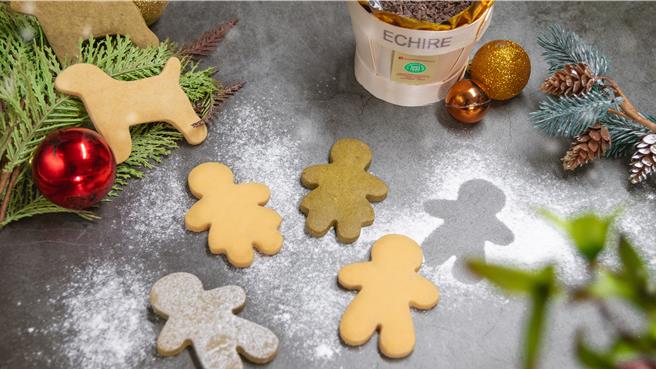 12月23至24日圣诞期间，住宿房客将获得顶级的艾许奶油饼乾及茶香满溢的台湾金萱茶手工饼乾迎宾礼。(北投丽禧温泉酒店提供)