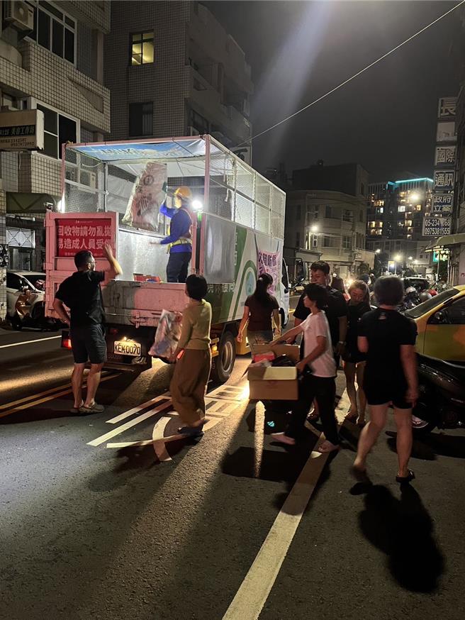 嘉義市清潔隊資源回收車收運情形。（林文郁提供／廖素慧嘉市傳真）