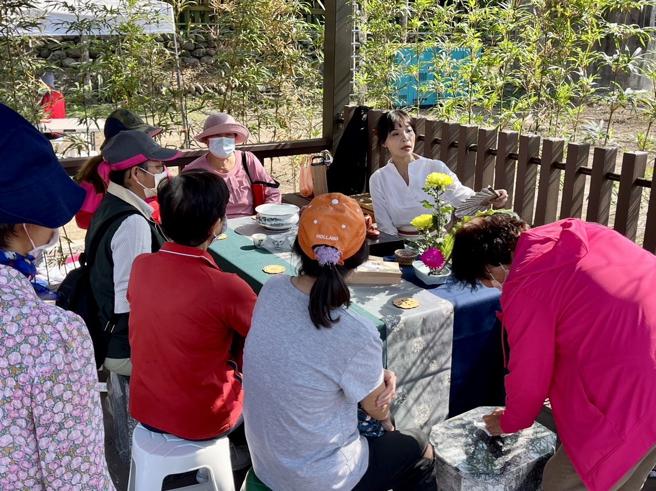 在悠然山城中，感受山茶的香醇韻味。（圖片來源：高雄市農業局提供）