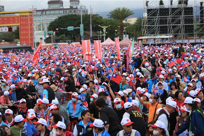 國民黨本月10日在花蓮市六期重畫區舉辦造勢大會，人潮擠爆現場。（本報資料照片）