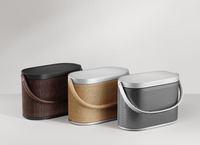 Bang & Olufsen的便攜式喇叭Beosound A5除了北歐編織和深色橡木，新增了太空鋁色。（遠寬電信提供／古明弘台北傳真）