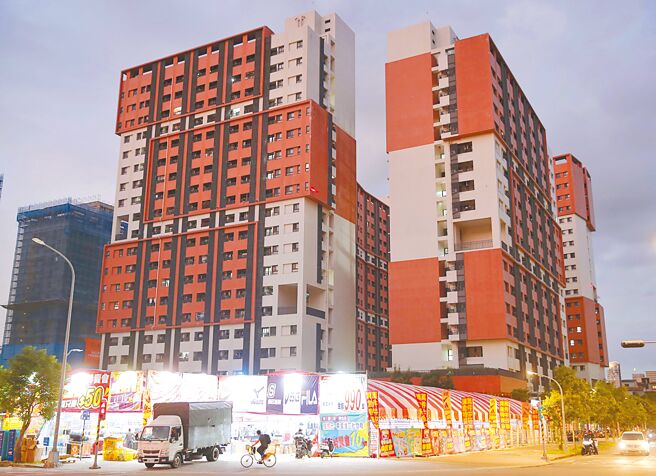 行政院会14日通过「推动社会住宅成果与提升社宅用地供给精进措施」。图为位于新北市新店区央北二路的青年社会住宅。（季志翔摄）