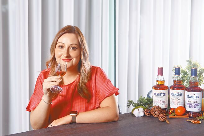 汀士頓首席釀酒師Julieann Fernandez日前首度來台，今年32歲的她，是威士忌界最年輕的女性釀酒師之一。（鄧博仁攝）【飲酒過量 有礙健康】