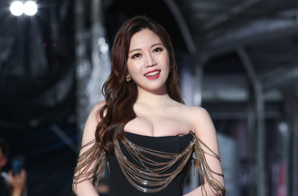 蔡尚桦露E波性感上工 被他告白「我的菜」乐歪回应