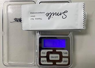 男騎車急煞引警注意 薪資袋暗藏毒咖啡慘了