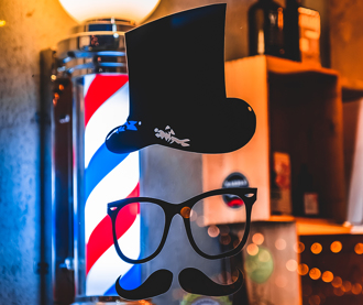 明明是理髮店 客人全是光頭佬 警一查揭暗黑內幕