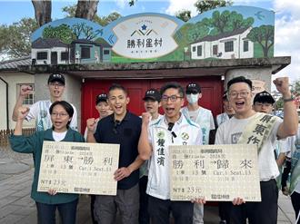 吴怡农南下屏东助选 与锺佳滨骑单车喊「守护台湾」