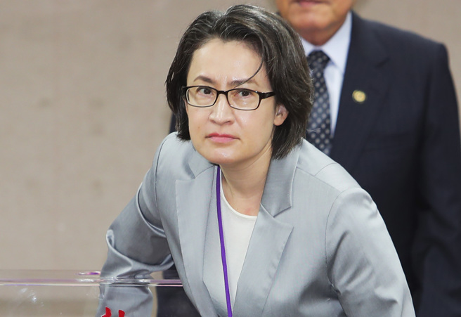 萧美琴密会鼓吹战争团体引发争议，该会议还被政府列为密件，备受质疑。（示意图／中时资料照）