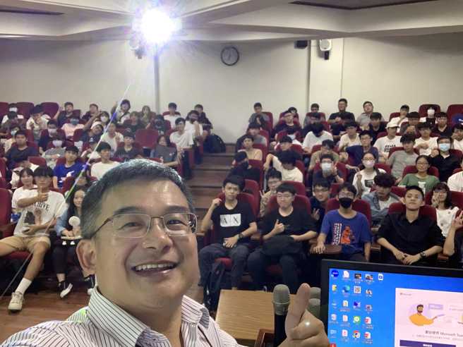 健康检查报告「满江红」，杨祝寿坦言吓到，下定决心减重。（翻摄杨祝寿脸书）