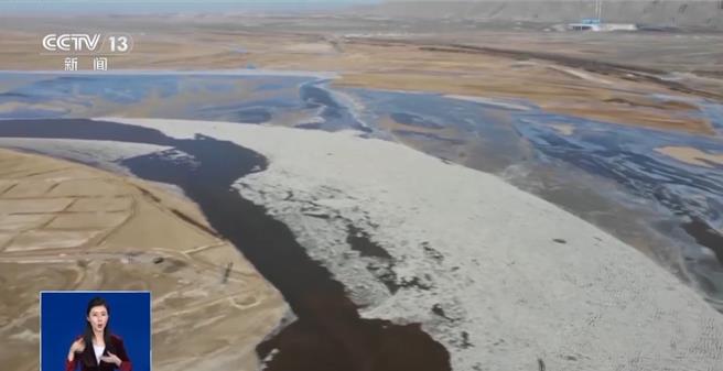 大陸暖冬之後寒流天氣發展趨勢，專家解讀。圖為黃河結冰淩情。（大陸央視）