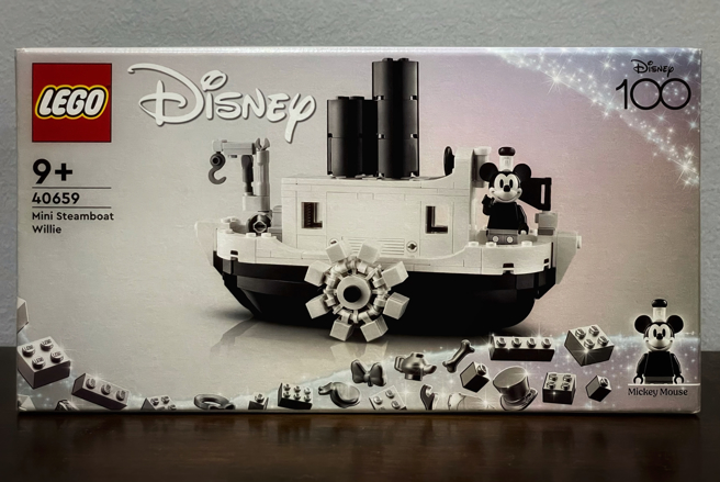 1928年首次亮相的「汽船威利号」（Steamboat Willie）米老鼠版权将进入公共领域，这代表任何人都能无偿使用。图为「汽船威利号」（Steamboat Willie）米老鼠乐高。（图／Shutterstock）