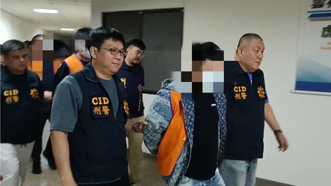 云林县虎尾镇KTV会馆因股东纠纷15日遭砸店，16日警方宣布逮捕5嫌，检察官讯后分别依5万、1万元交保。（虎尾警分局提供／张朝欣云林传真）