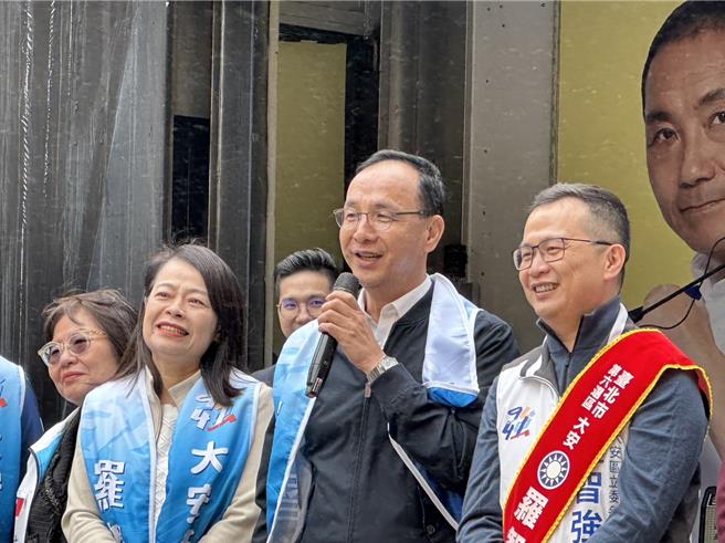 國民黨主席朱立倫今出席國民黨立委參選人羅智強競選總部成立大會。（李奇叡攝）