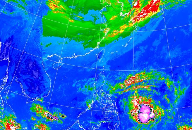 菲律宾东方海面有一热带性低气压生成，最快明天生成第17号颱风「鲤鱼」。（中央气象署提供）
