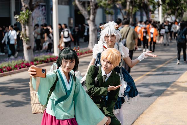 「驳二动漫祭—同人志创作展」今起连两日在驳二登场，集结超过上千个不同类型的创作社团、国内外多组动漫表演者、VTuber齐聚交流。（任义宇摄）