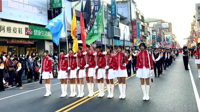 嘉義市國際管樂節16日下午2時於嘉義中央噴水池圓環登場的踩街嘉年華，台南市新營區南光高中樂儀隊是南市唯一入選參與的學校。（南光高中提供／張毓翎台南傳真）
