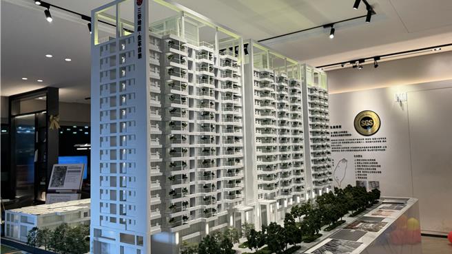 位于澄德重划区的「首席大院」推案以来，已卖出200多户。代销分析，客户以刚性需求为主，看中产品力。（柯宗纬摄）