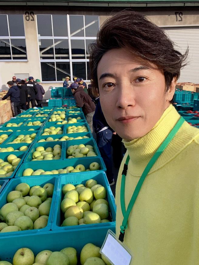 陳鴻覺得果實鮮甜多汁。（陳鴻提供）