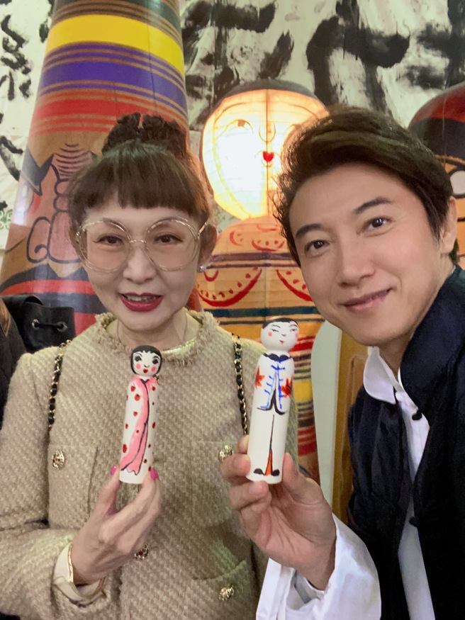 陳鴻（右）與大遠百總經理徐雪芳是舊識。（陳鴻提供）