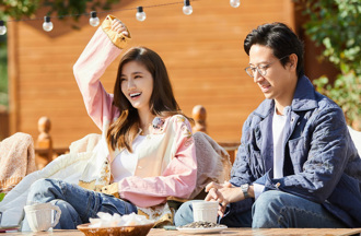 吳千語嫁百億豪門男友 婚禮畫面流出「金手鐲多到戴不下」