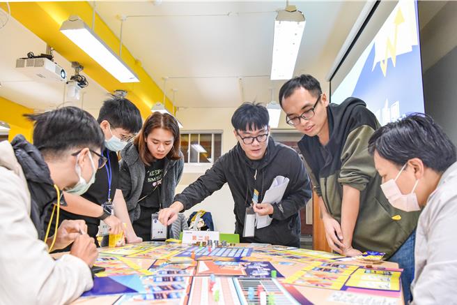 台師大開發桌遊讓學生玩出媒體素養。（台師大提供／林志成台北傳真）