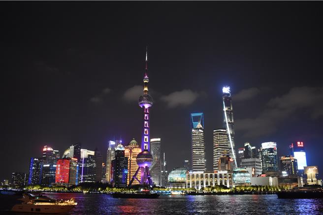 上海自15日起调整普通住房标准和优化差别化住房信贷政策。（陈冠宇摄）