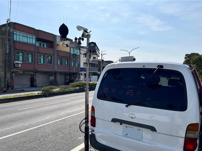新竹市政府從今年8月12日起全面展開靜城專案行動，跨單位聯合執行、強力稽查及從重處分，更首創「車載式六合一」複合稽查設備。（新竹市政府提供／王惠慧新竹傳真）