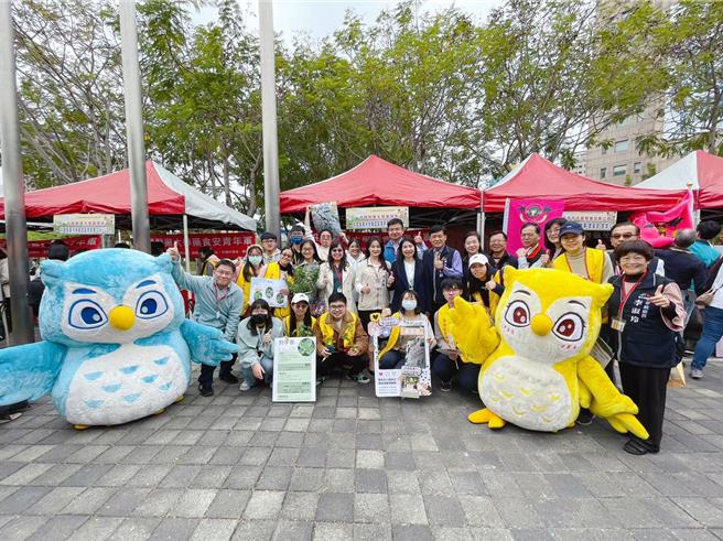 台中市衛生局17日舉辦「112年藥事照護暨用藥安全成果發表會」，公開成果，也表揚基層藥師們熱心投入用藥安全宣導及藥事照護服務。（台中市衛生局提供／馮惠宜台中傳真）