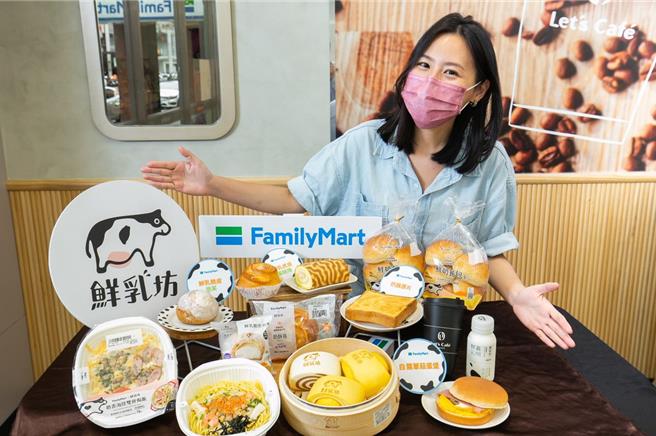 全家近年来从商品採购、贩售，进一步与社创伙伴开发联名商品，像是与鲜乳坊合作推咸甜食等，协助社创伙伴介接消费需求。（全家提供／朱世凯台北传真）