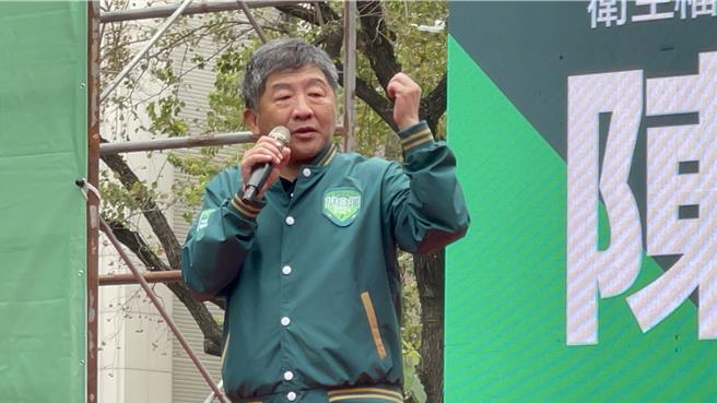卫福部前部长陈时中17日出席总统候选人赖清德、立委参选人江肇国中西区后援会成立大会，忧心新一波疫情再起，呼吁民眾必要时戴上口罩。（王煌忠摄）