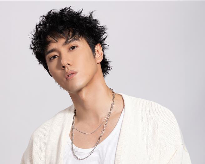 洪浩竣日前推出首张EP《安身》。（阔思音乐提供）