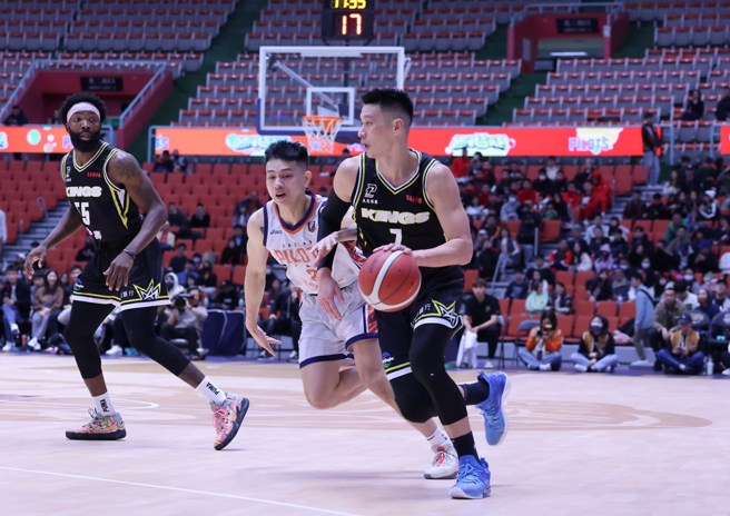 林書豪17日在最後59秒提前犯滿畢業。(新北國王提供)