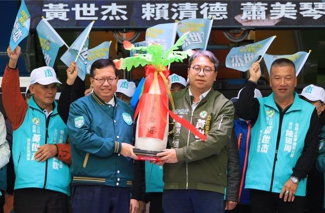 桃市立委二选区蓝绿阵营再对SRF议题隔空交火。（黄世杰提供／吕筱蝉桃园传真）