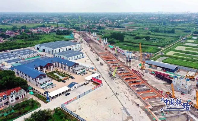 全長14250米、最高設計時速350公里的崇太長江隧道是中國建設標準最高、規模最大的高鐵越江隧道工程。（圖／中國鐵路）