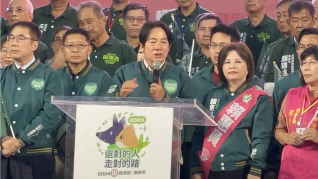 民进党总统候选人赖清德（中）说，未来，地方推动绿电受到阻碍，就由中央来做，责任由中央来扛，决不容许任何绿电蟑螂的出现。（张毓翎摄）