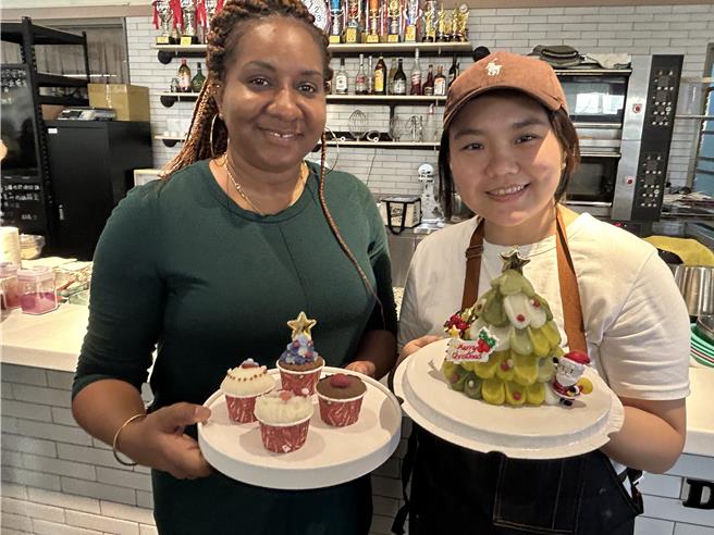 從業12年的獸醫Jenee從加勒比海的聖文森遠渡太平洋到台灣攻讀屏東大仁科大寵物美容系，她對於可以製做人狗共食的甜點，感到不可思議。（謝佳潾攝）