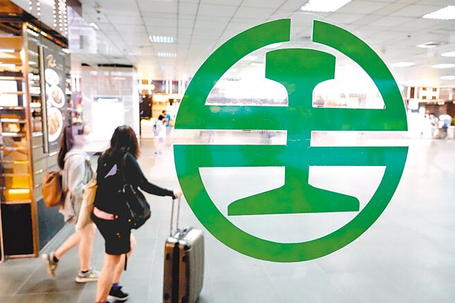 台鐵局長杜微表示，台鐵公司化後負債會清零，明年第1季會有票價調整方案。（本報資料照片）