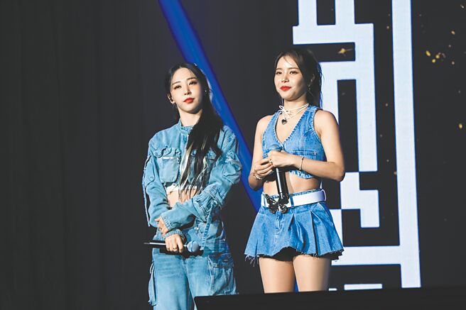 頌樂（右）、玟星今年第4度來台，16日在高雄開唱。（讀者提供）