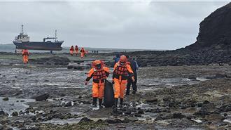 澎湖天堂路外擱淺貨輪燃油外洩 岸巡環保局急吸油污
